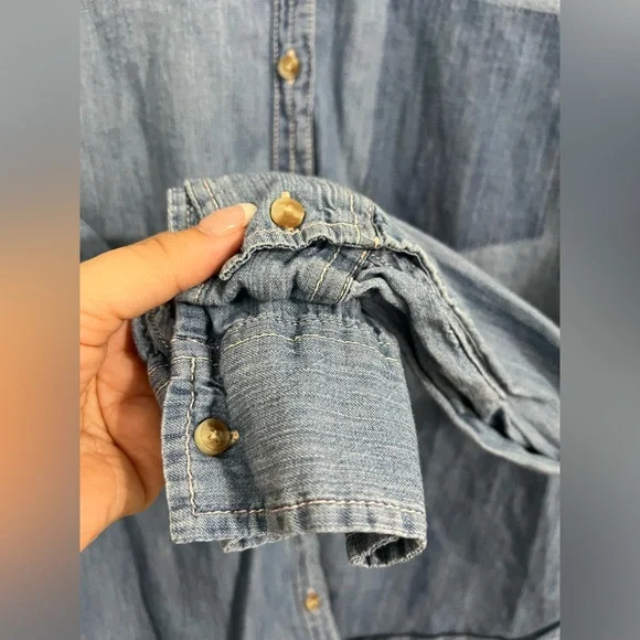 Hollister Cotton Blend Long Sleeve Button Down Denim Top Size Medium - Picture 6 of 6